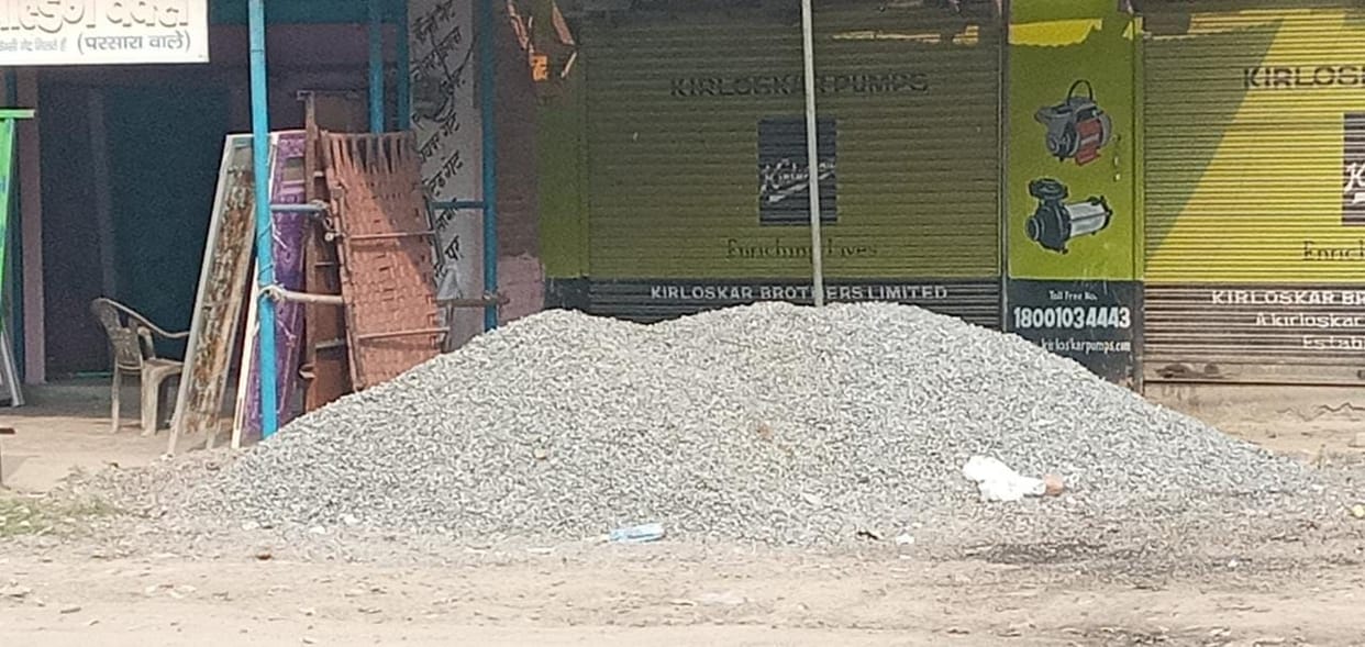 Hathras: Price of cement-bars increased, house construction became expensive