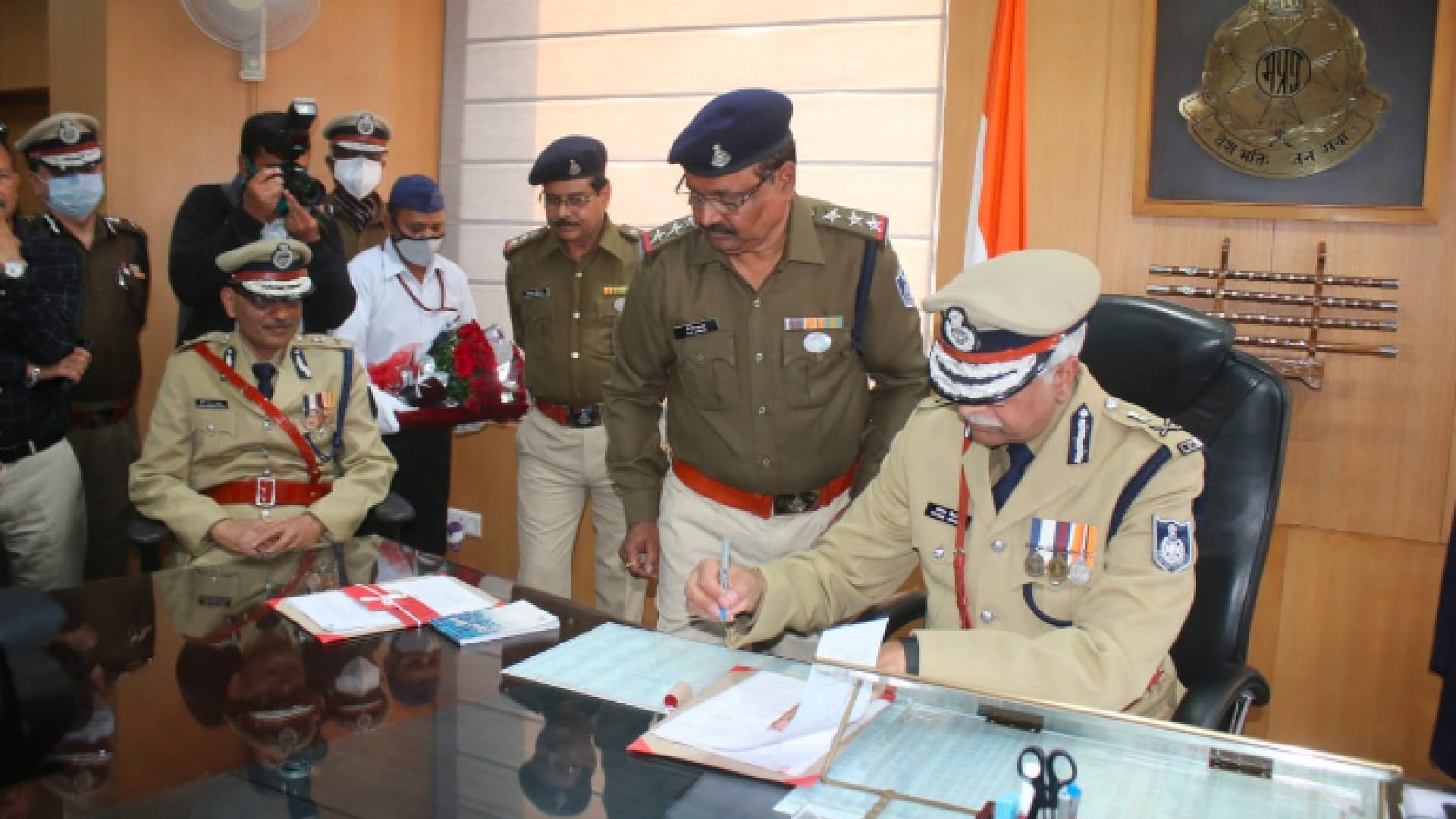 Bhopal: Respected farewell to Director General of Police Vivek Johri, Sudhir Saxena took over as DGP