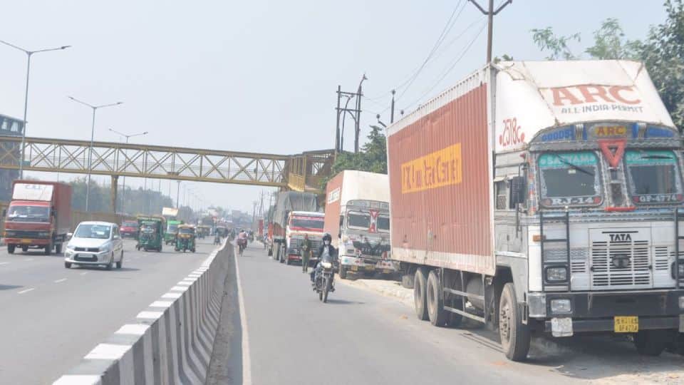 policeman's wife and son died as cantor collides with truck parked on Agra Gwalior Highway