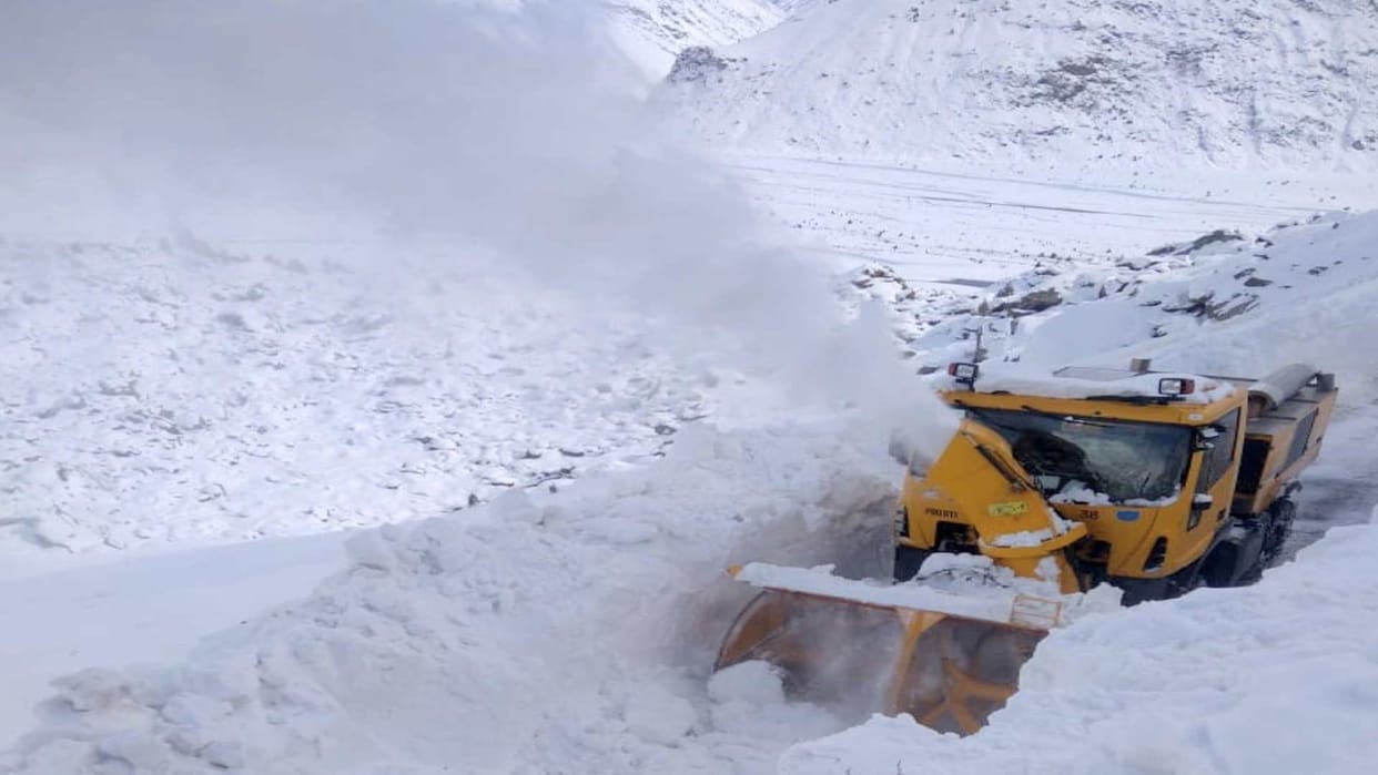 himachal weather update: Heavy rain alert for two days, avalanche in the drain near the North Portal of Atal Tunnel