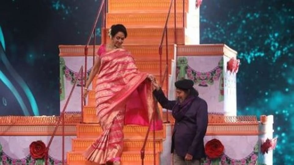 Hunarbazz Hema Malini did a romantic dance with Mithun Chakraborty video viral