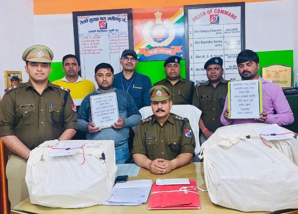 Two caught making railway tickets with personal ID under the guise of public service center
