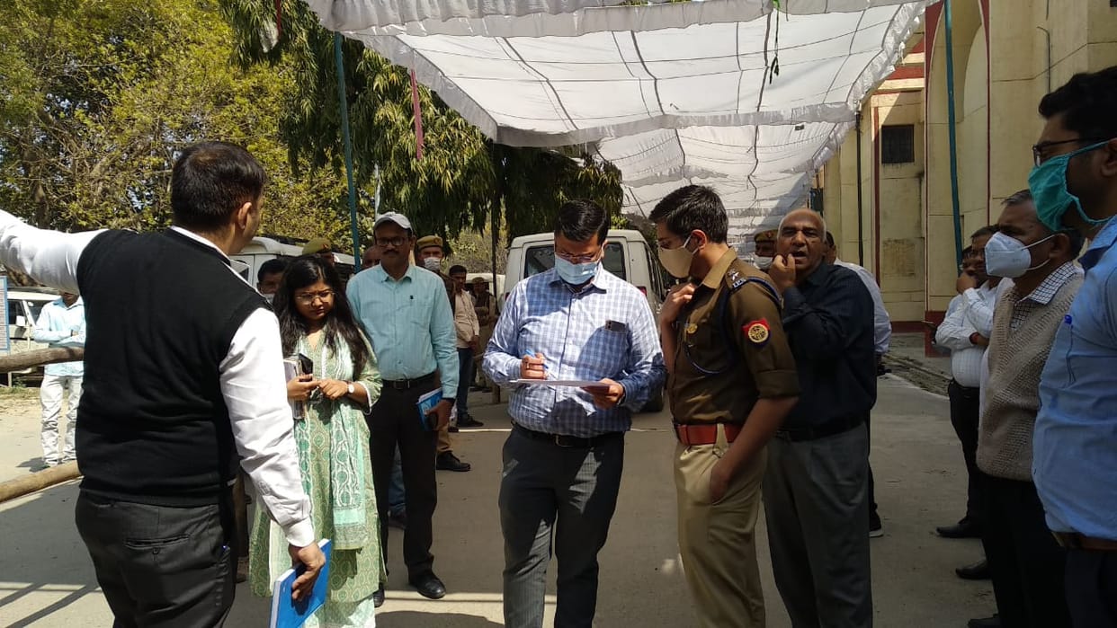 DM, SP inspected polling party departure site, gave necessary instructions