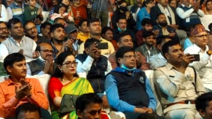 Bhojpur Festival: Kumar Vishwas said on the mike malfunction in the Kavi Sammelan - this will give as much voice as the government wants