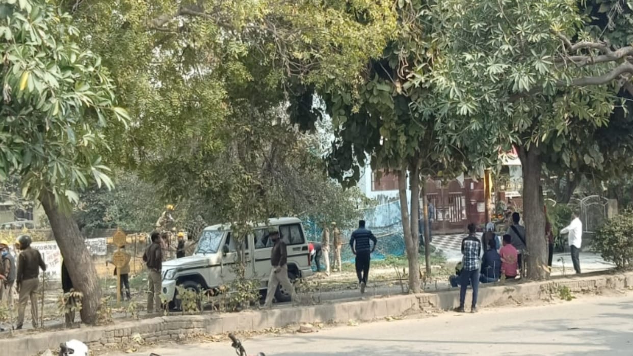 Fear of leopard... people spent the day in the shadow of fear, kept vigil all night long