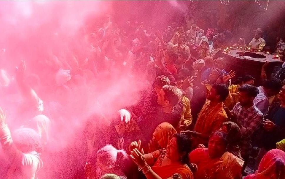 Mathura: Hori Sanvrau Brajraj Ladaitou Khelan Gahawar Aayu...