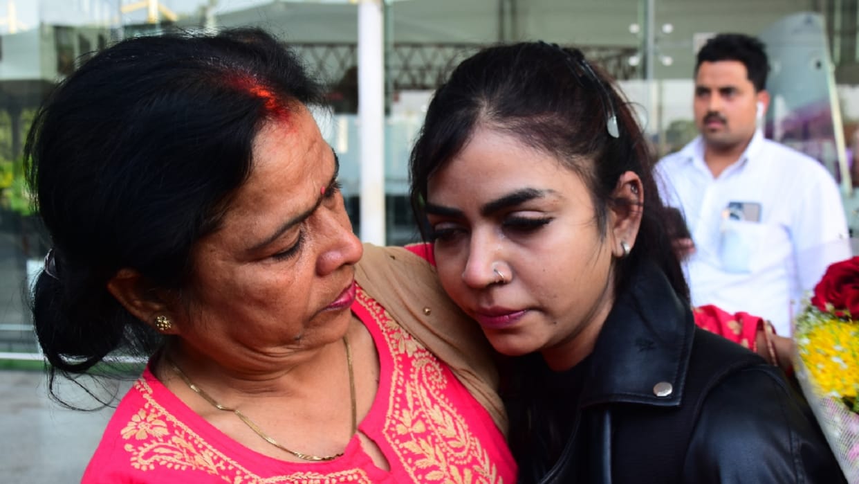 Lucknow: More than 800 medical students trapped in Sumi, food not available for two days, daughter's weeping bad condition