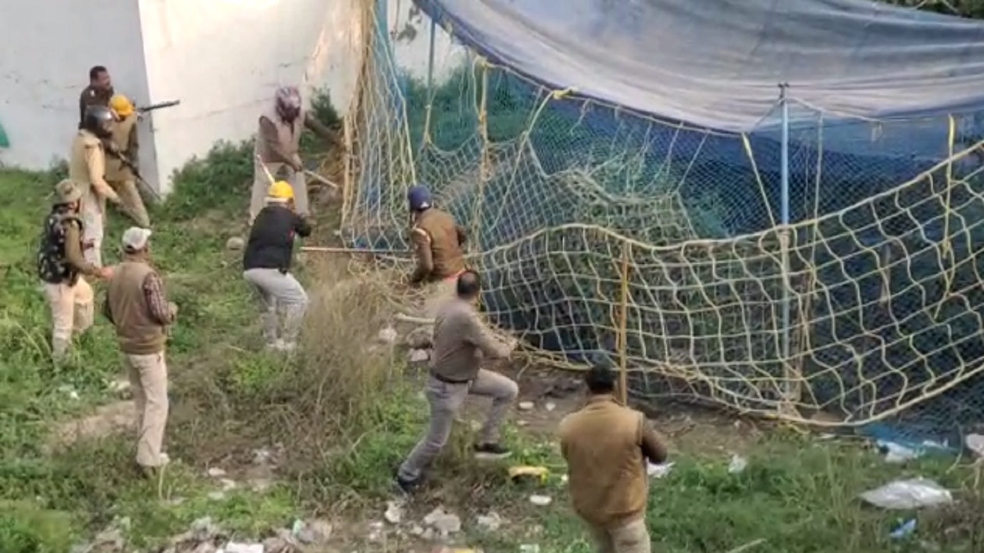 Meerut News Update: leopard in house of Modipuram fear in peoples see photos