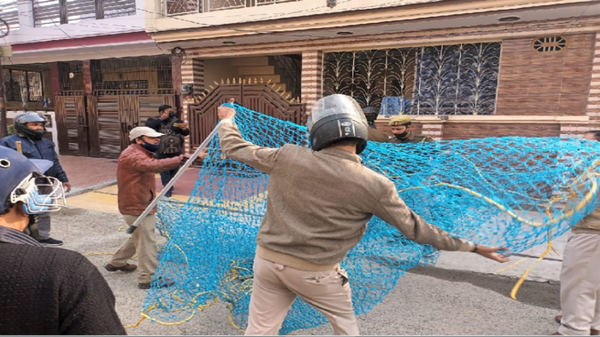 Meerut News Update: leopard in house of Modipuram fear in peoples see photos