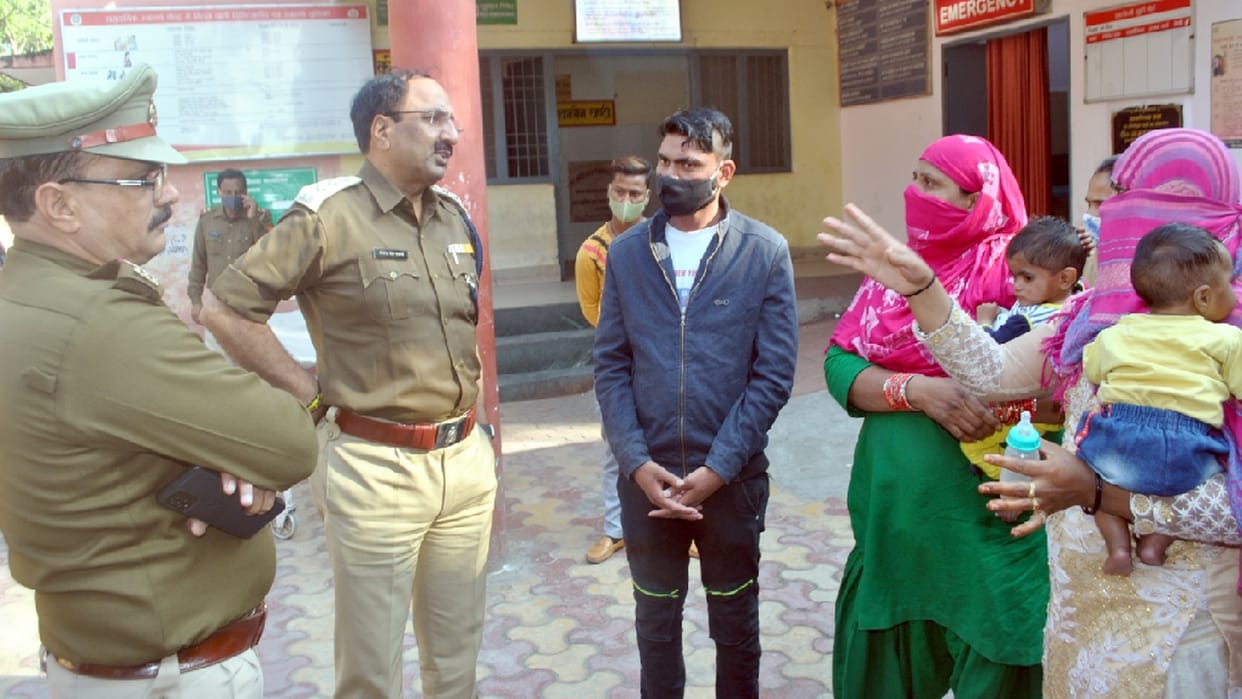 Shamli News: Girl and two women tried to commit suicide in CO office