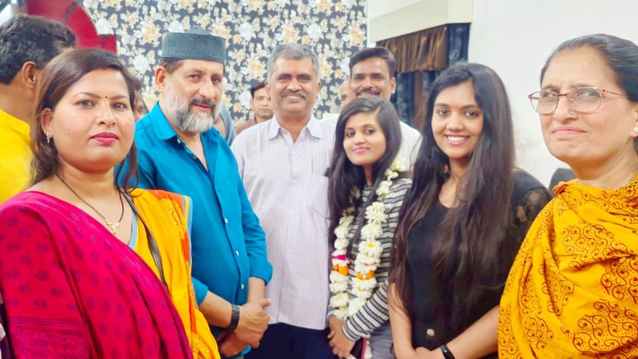 MILI and Muskaan stranded in Ukraine reached Bhopal safely, MLA Arif Masood met and inquired