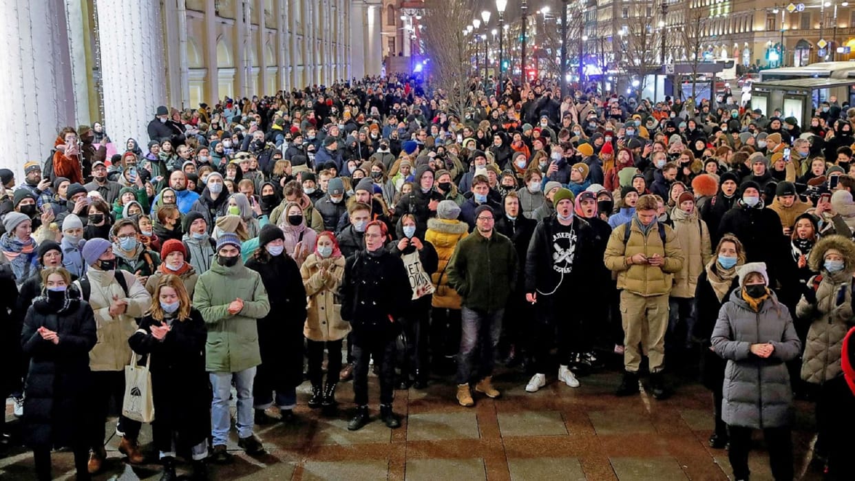 russia invades ukraine news live: Russia claimed the capability of facing sanctions, But people confidence in such claims of the Putin government in Russia is decreasing