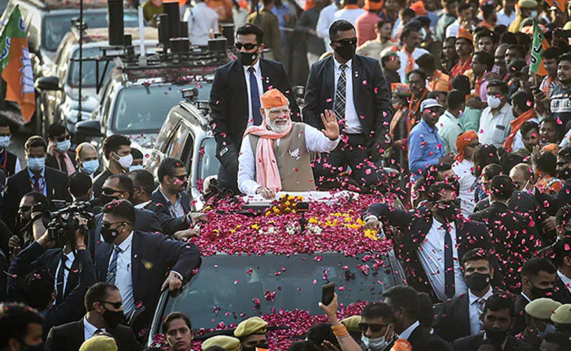 Pm Modi Roadshow Varanasi Update Pm Modi Road Show In Varanasi Preparation Start For 2024 Lok 0163