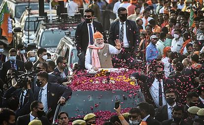 PM Modi varanasi visit Women will greet with flower showers 51 girl students will come with Mangal Kalash on t