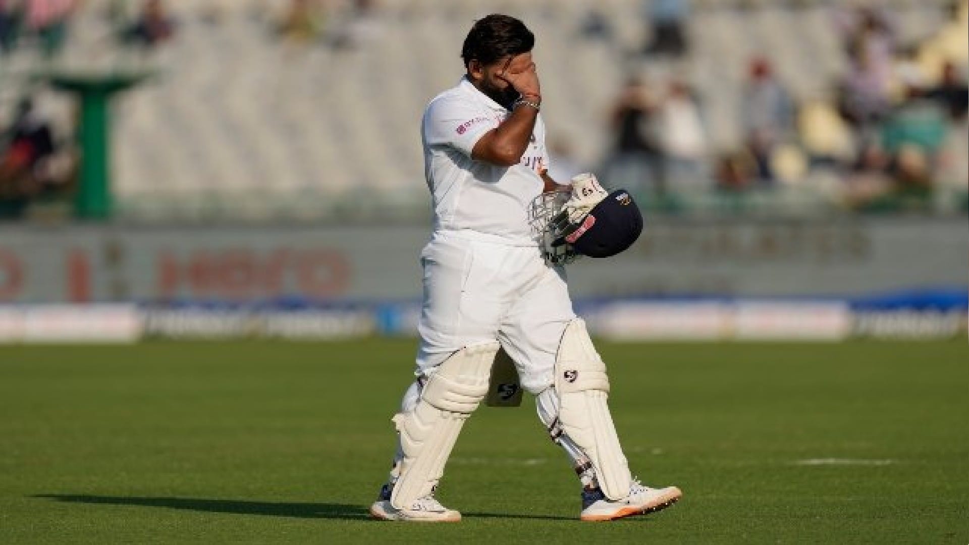 IND vs SL Rishabh Pant explosive batting against Sri Lankan bowlers hits 22 runs in a single over after scoring a half-century