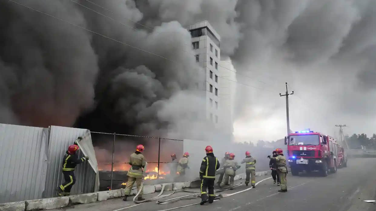 Ukraine Russia War: Heavy shelling from sky in Ukraine, wreaked havoc in many cities, See pictures Of Crisis