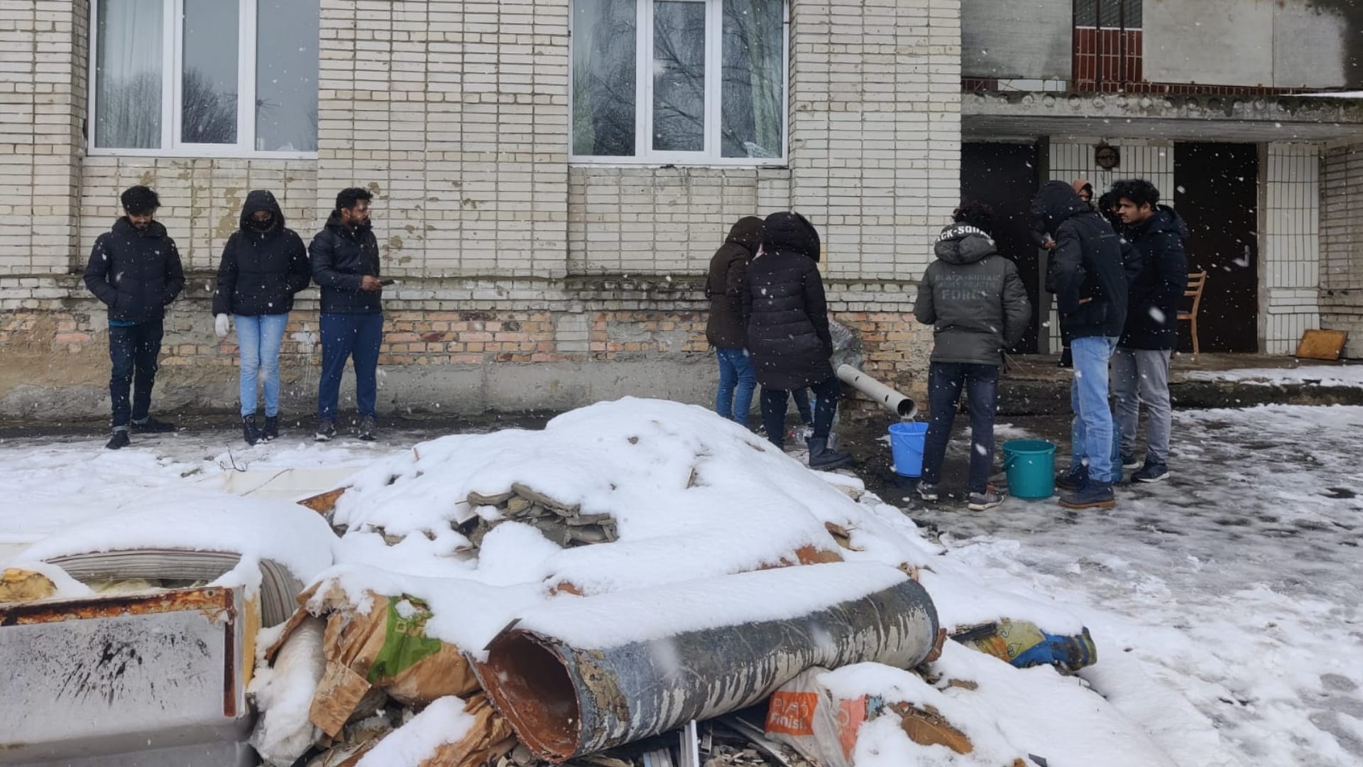 Ukraine vs Russia Indian students waiting ice to melt for drinking water facing many problems