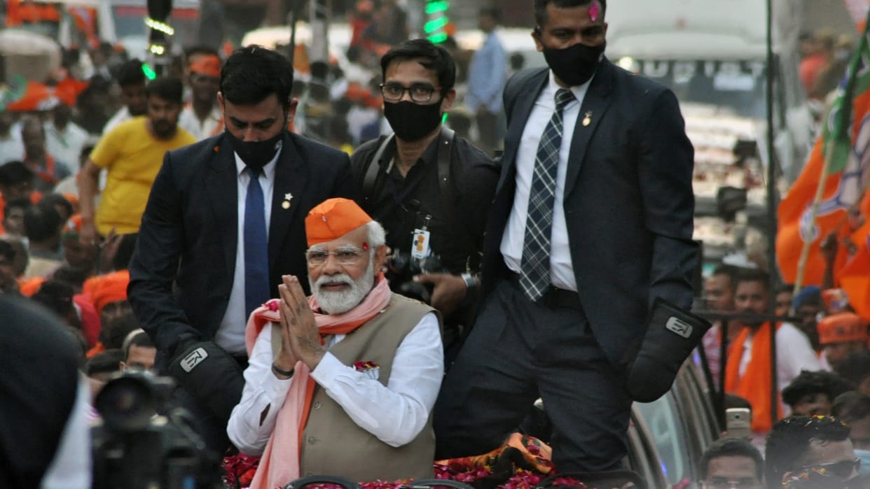 Prime Minister Narendra Modi holds a roadshow in Varanasi Seen in Saffron Cap and Banarasi Pot News in Hindi