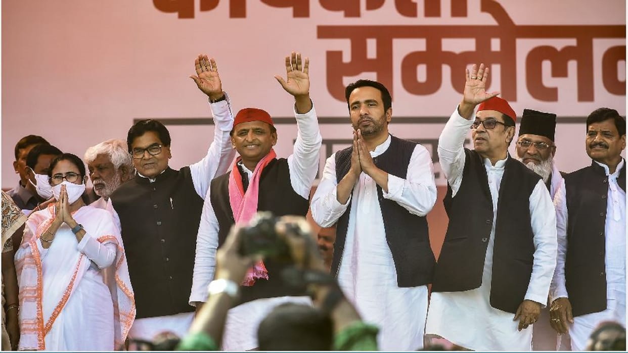 Akhilesh yadav and mamta banerjee in varanasi both attack on bjp