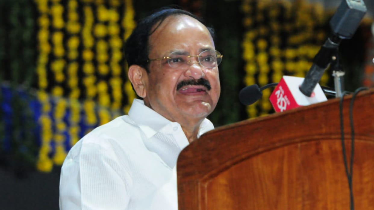 Vice President M Venkaiah Naidu in Goa says certain incidents happening during address of Governors should be avoided news in Hindi