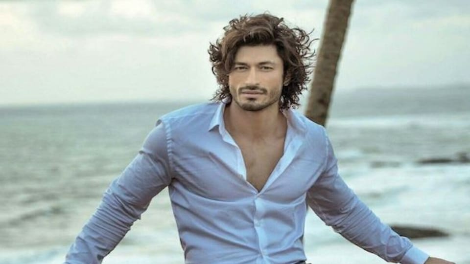 Vidyut Jammwal Takes Volcanic Mud Bath shared video and explain benefits of mitti ka jwalamukhi