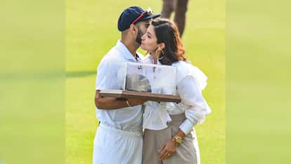 Virat Kohli shared a cute picture with Anushka Sharma and daughter Vamika, wrote - nothing else is needed