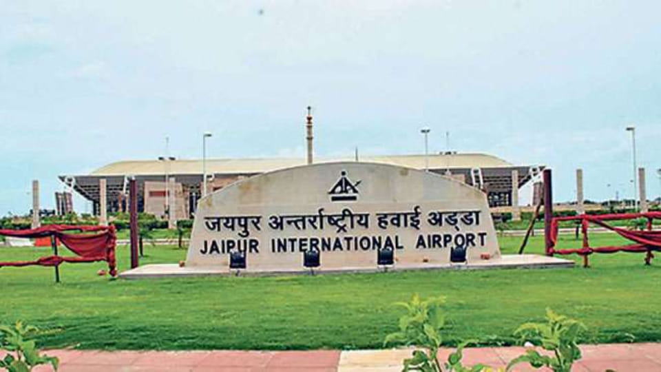 2.5 kg gold seized at Jaipur airport three arrested