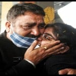 मिलने के बाद पिता-पुत्री भावुक हो गए
