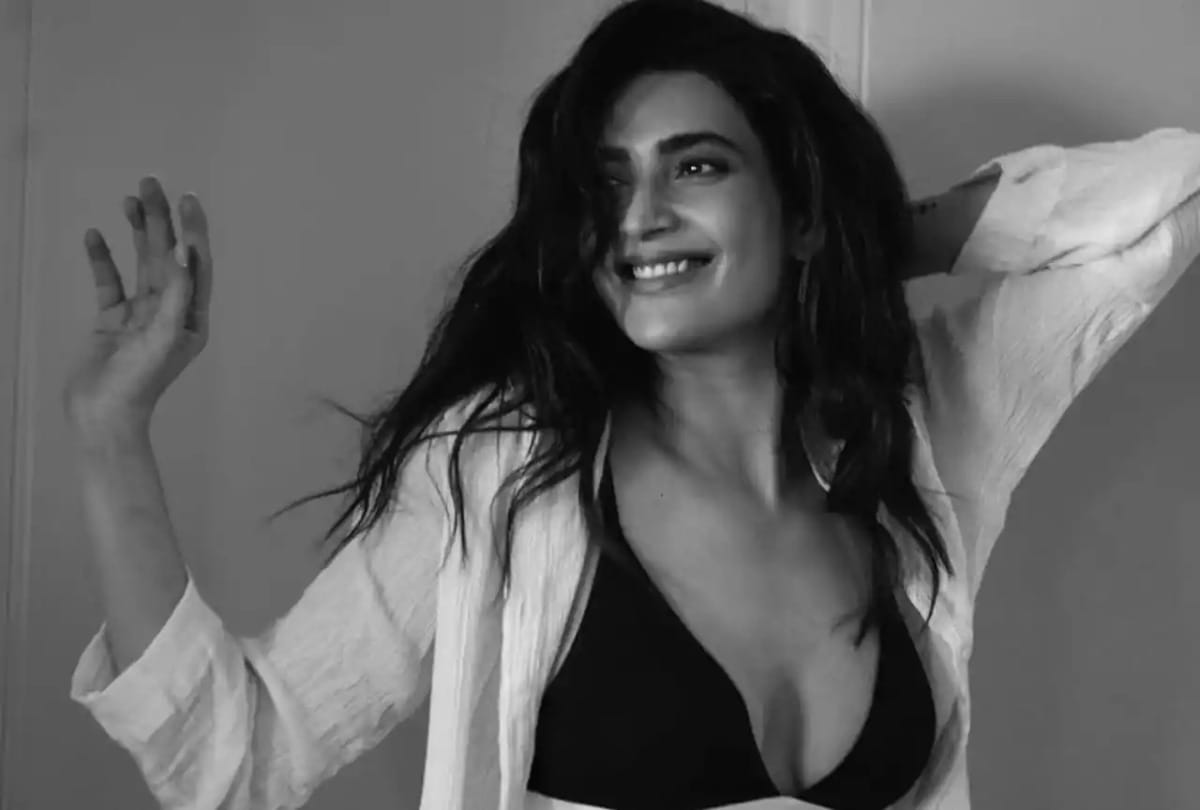 Photos: Karishma Tanna shared her bold photos in open shirt fans loved her glamorous style