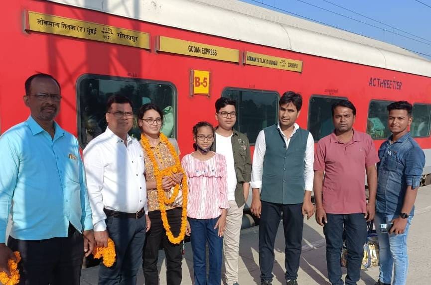 Shreya Yadav, who returned from Ukraine, was welcomed