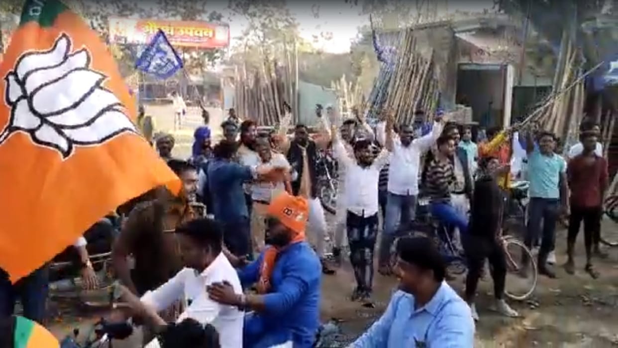 UP Chunav 2022: BSP Workers danced on the song Yogi in UP in jaunpur the video went viral