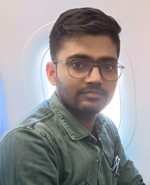 Saqib, a student of Manjhanpur reached Delhi, Saqib talked to his family members by video call