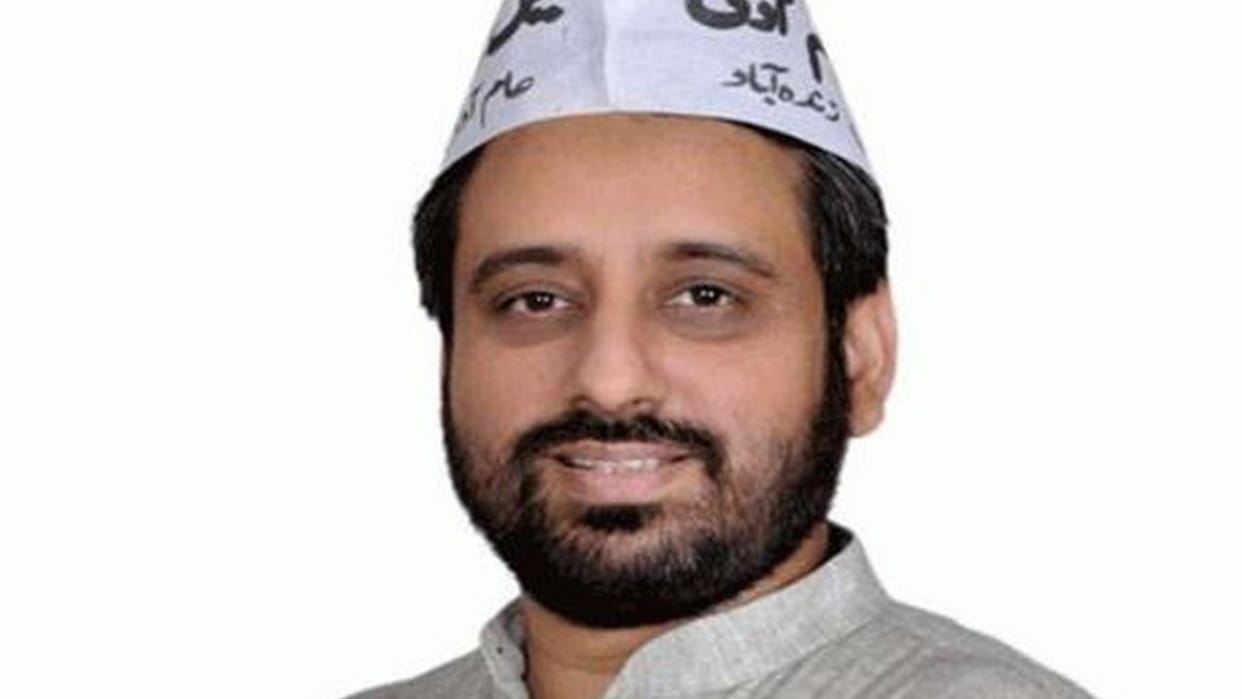 Delhi waqf Board 4 out of 7 members alleges chairman Amanatullah Khan of corruption gave no confidence proposal to LG Baijal