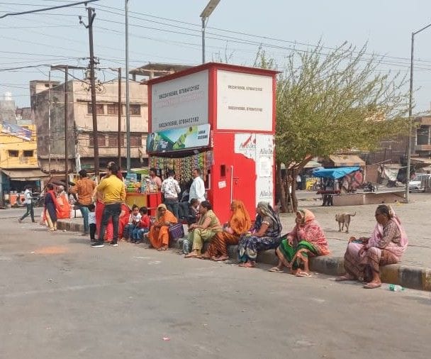 Hathras: Passengers upset due to shortage of roadways buses