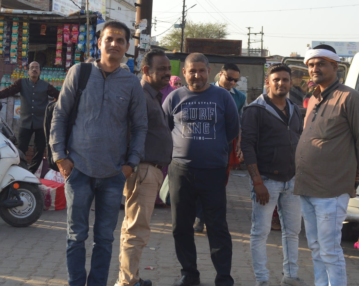 Hathras: Journey became difficult, there was a shortage of buses from bypass to stand