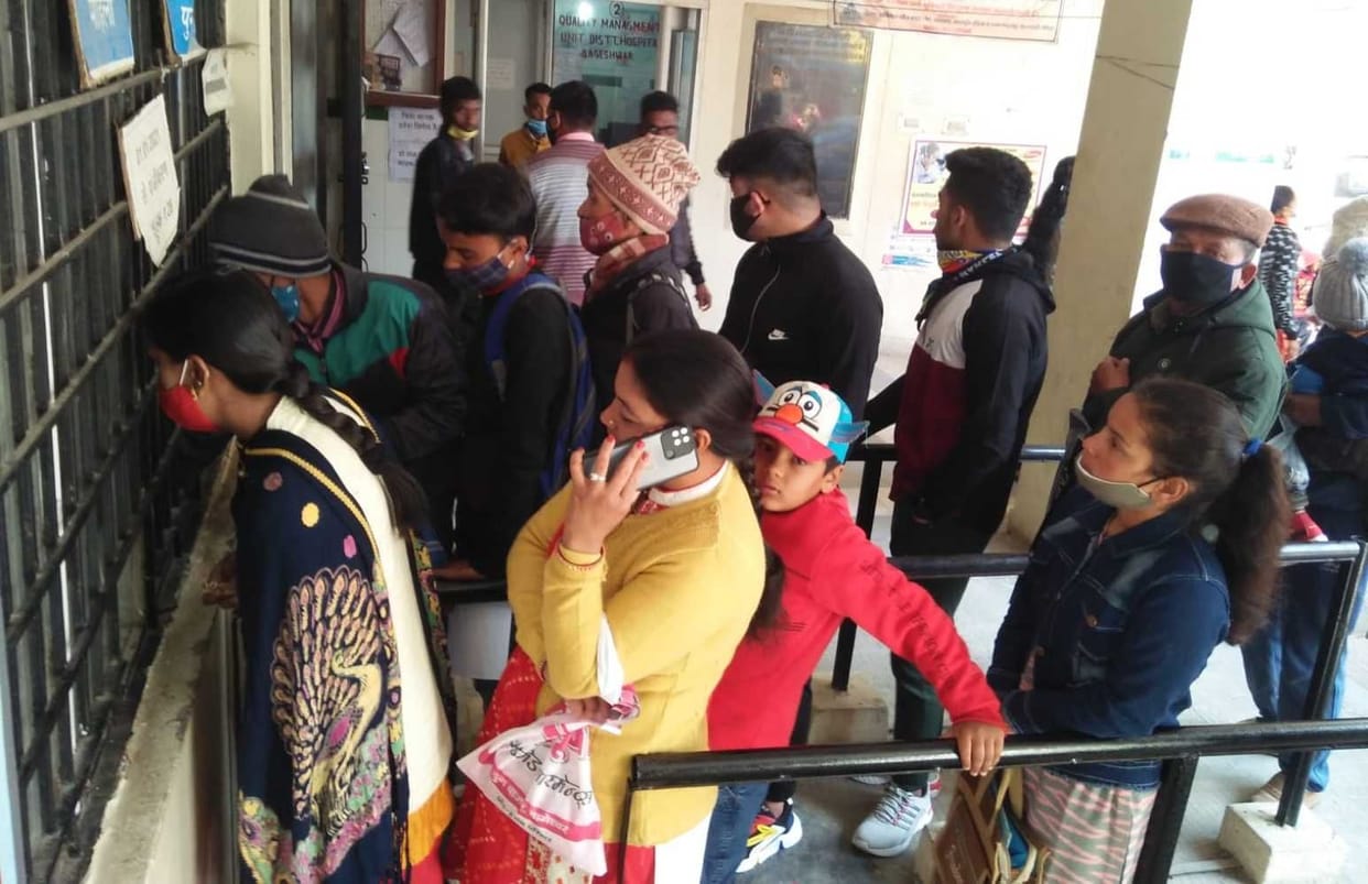 Crowd in Bageshwar Hospital