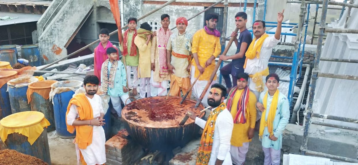 Mathura: Unique Holi in which outside colors are avoided