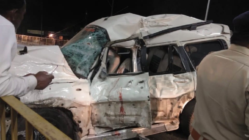 Accident in Raisen: Two killed in a collision between a chartered bus and a Scorpio in Sanchi, case registered against the bus driver