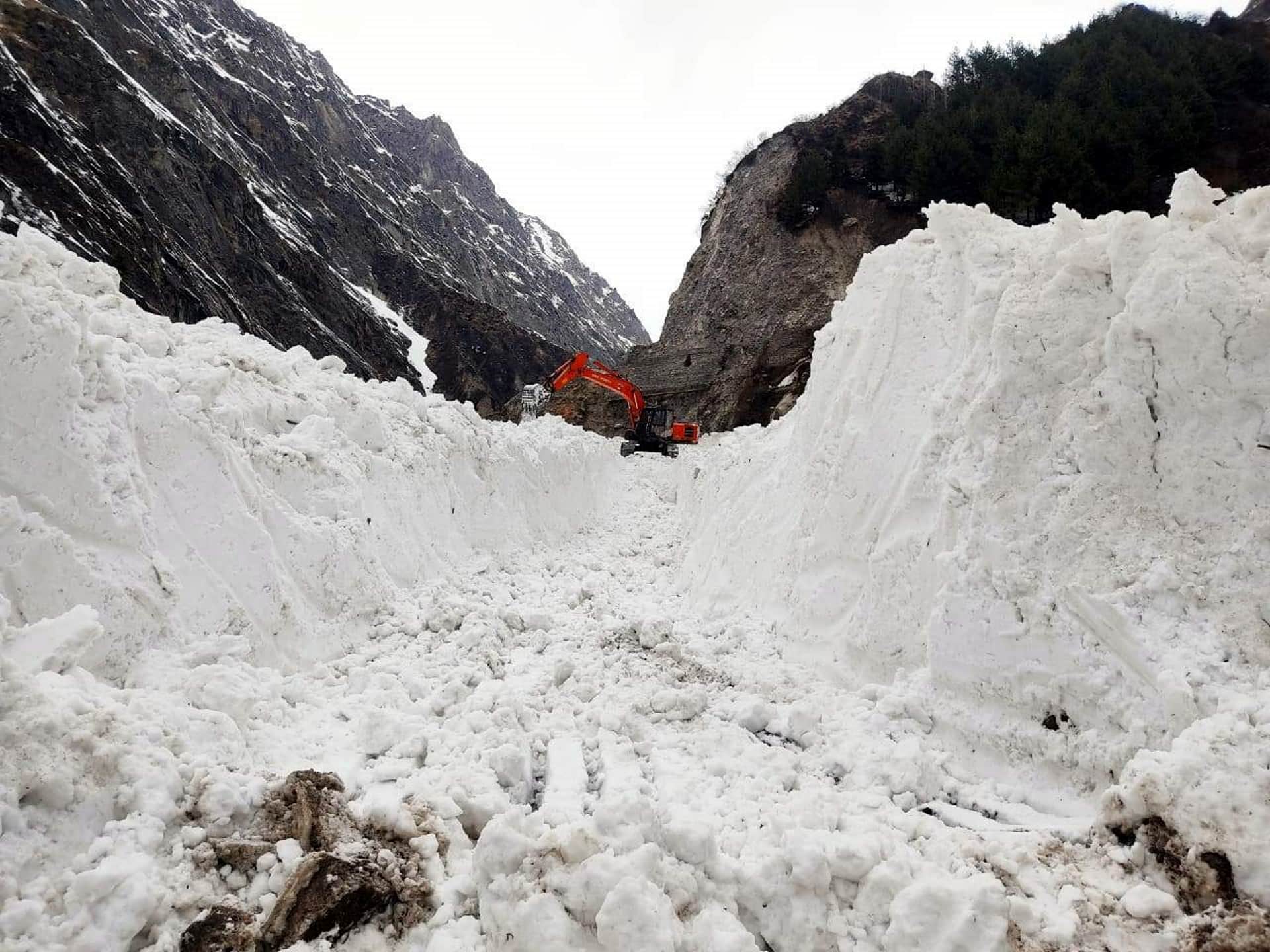 Uttarakhand Weather Update: weather Change in Uttarakhand, crops Damage due to heavy hail, rain in Badrinath Dham, Hemkund Sahib, see phoyo