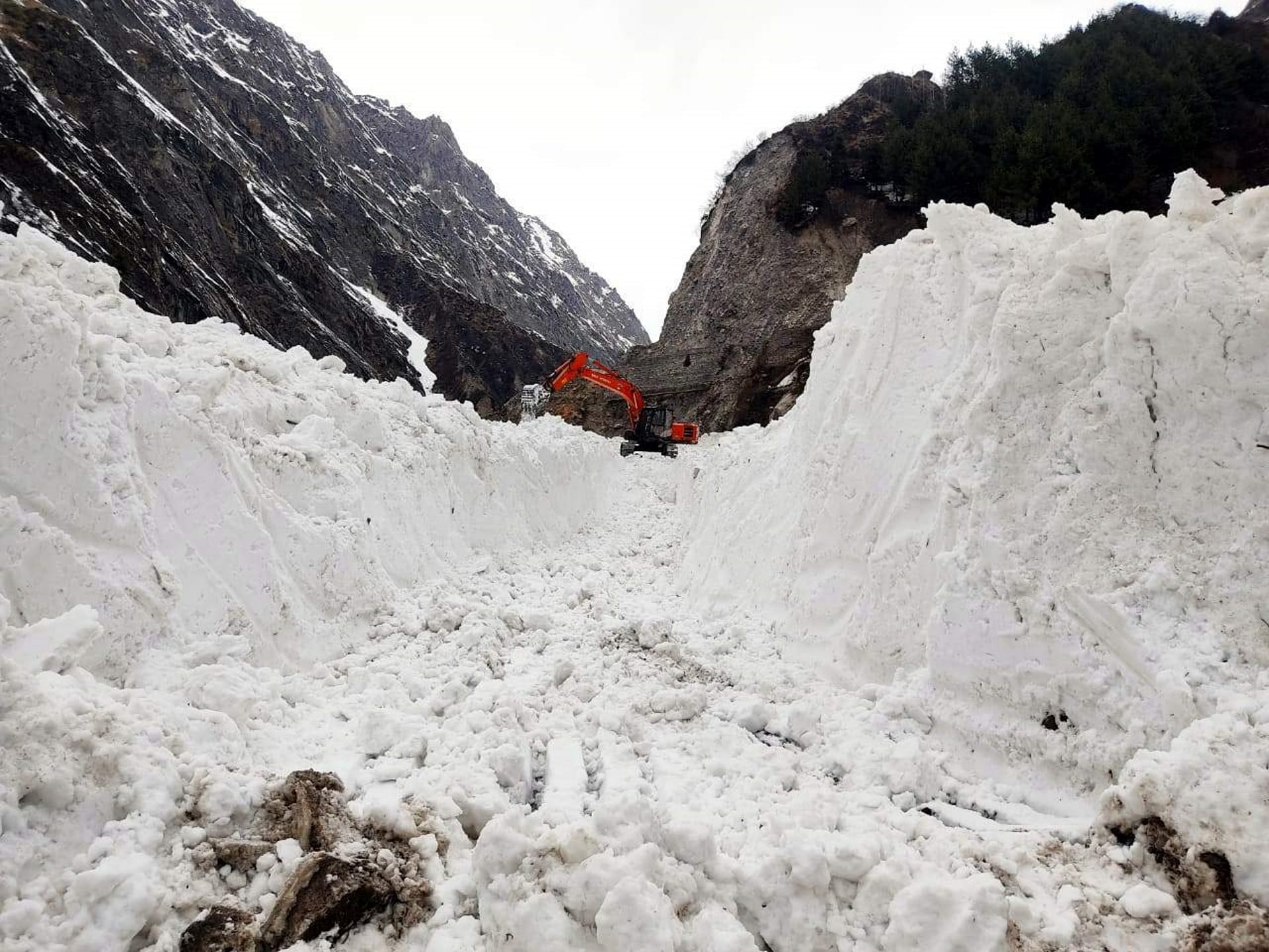 Uttarakhand Weather Update: weather Change in Uttarakhand, crops Damage due to heavy hail, rain in Badrinath Dham, Hemkund Sahib, see phoyo