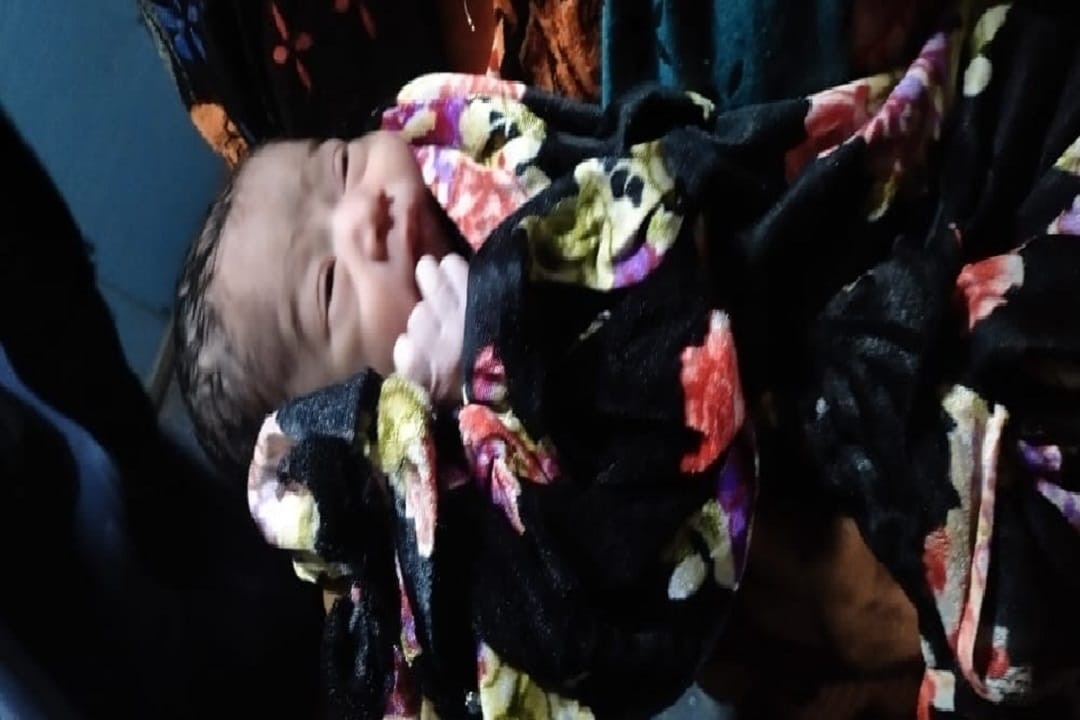 Woman gave birth child in running Sampark Kranti sleeper coach