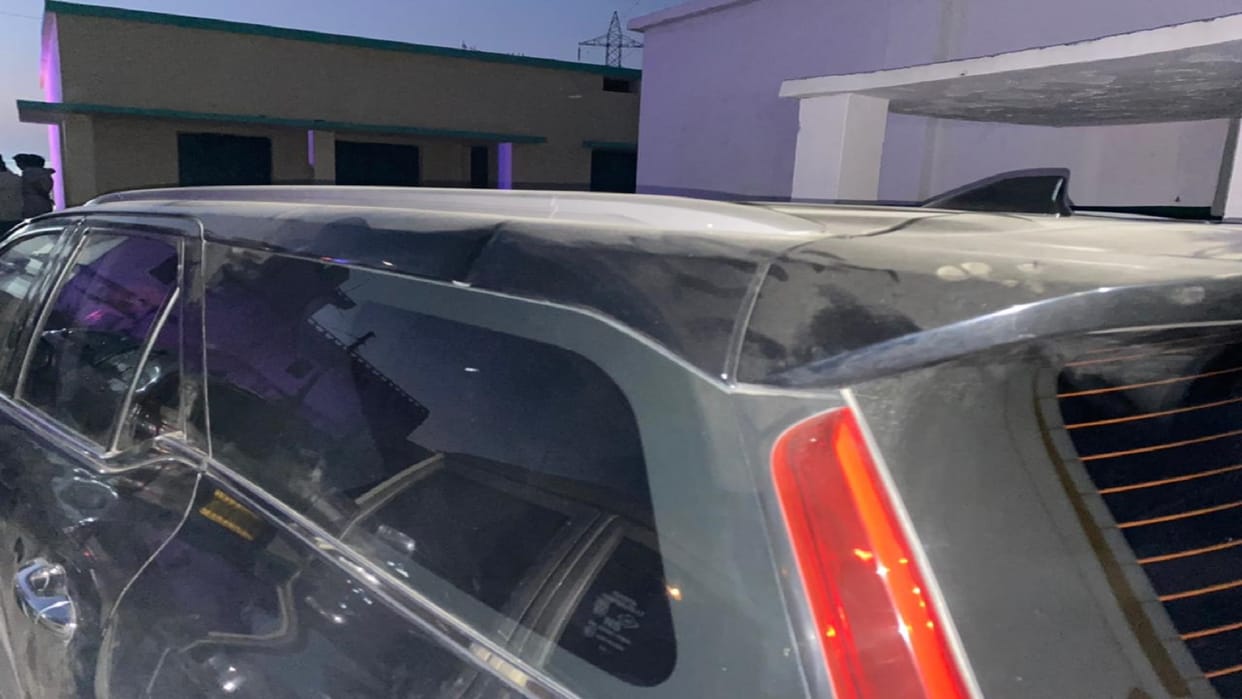 UP Assembly Election 2022 During the campaign, the convoy of the Union Minister and the BJP candidate was attacked with a rod, the car's glass was broken.