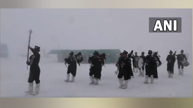 Indian Army Dagger Division with kashmir tourism department organized three day winter festival at gulmarg
