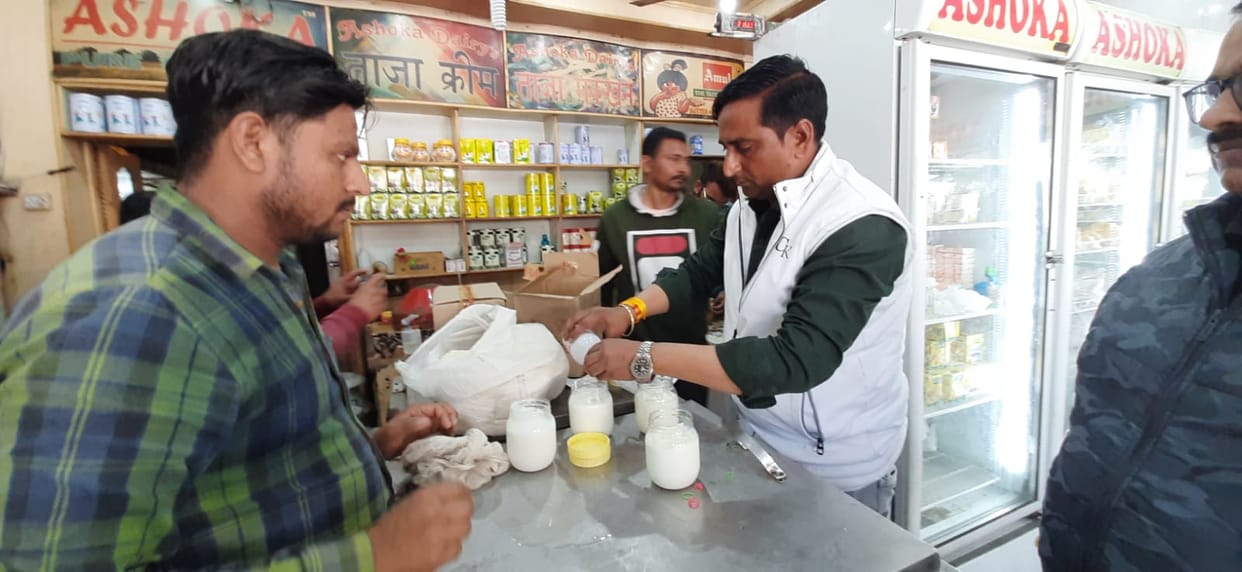 CM Flying raided four dairies, took 17 samples, destroyed the rotten ones