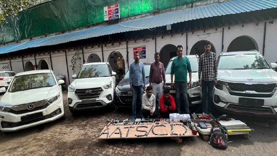 steal any car in just three to four minutes two miscreants of meerut arrested in delhi