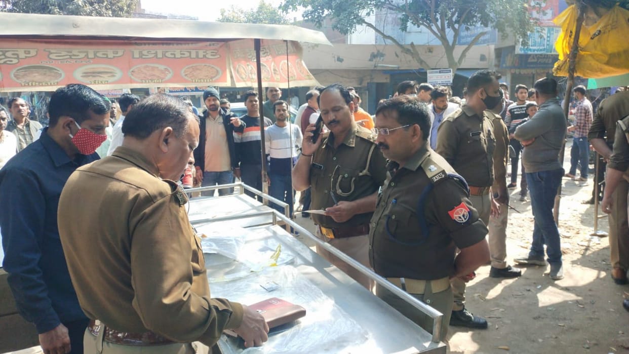 UP Etah dead body found from garbage eyes were couched and face burn from chemical