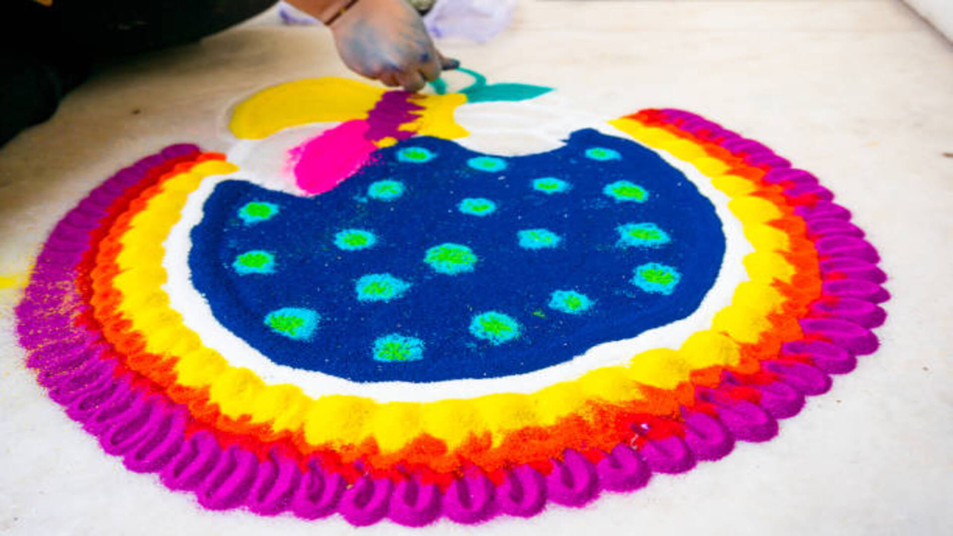 Holi 2022 these great measures on Holi brings happiness and prosperity