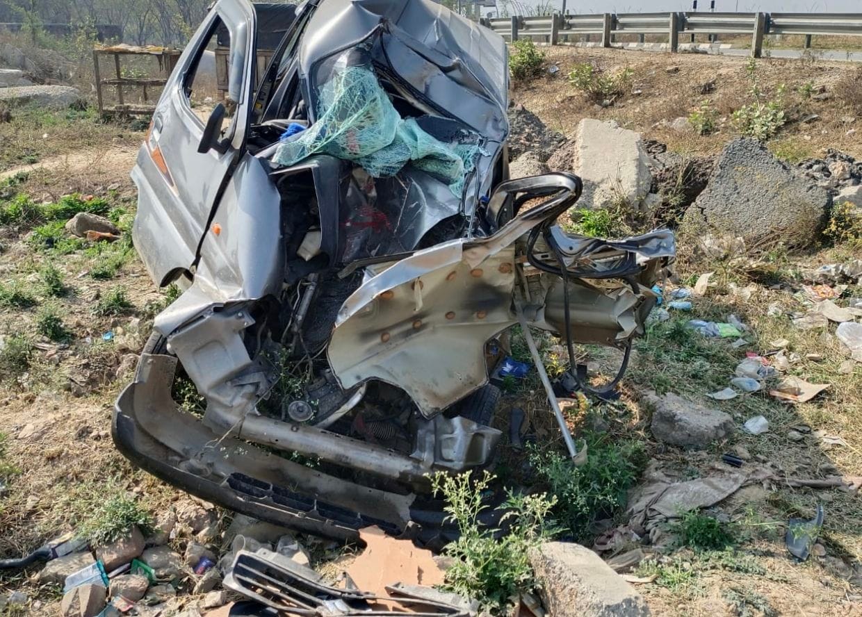 Eco car collided with bus, two injured, condition critical