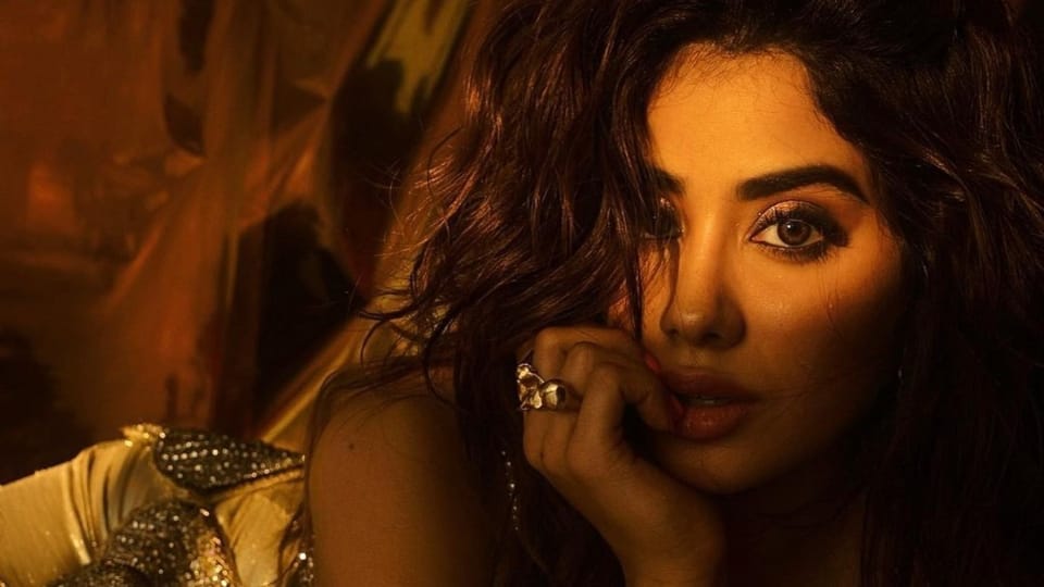 bollywood actress Janhvi Kapoor shared pictures wearing a short dress fans loved it