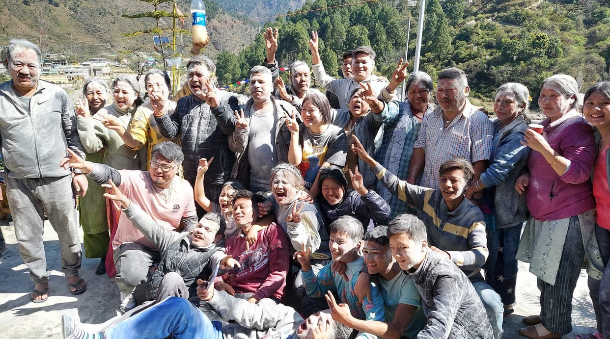 People of Jad Bhotia community played holi of flour